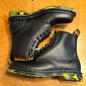Men’s Dr Martens 1460 Pascal 8-Eye Combat Boots Black / Yellow Size 10 NEW